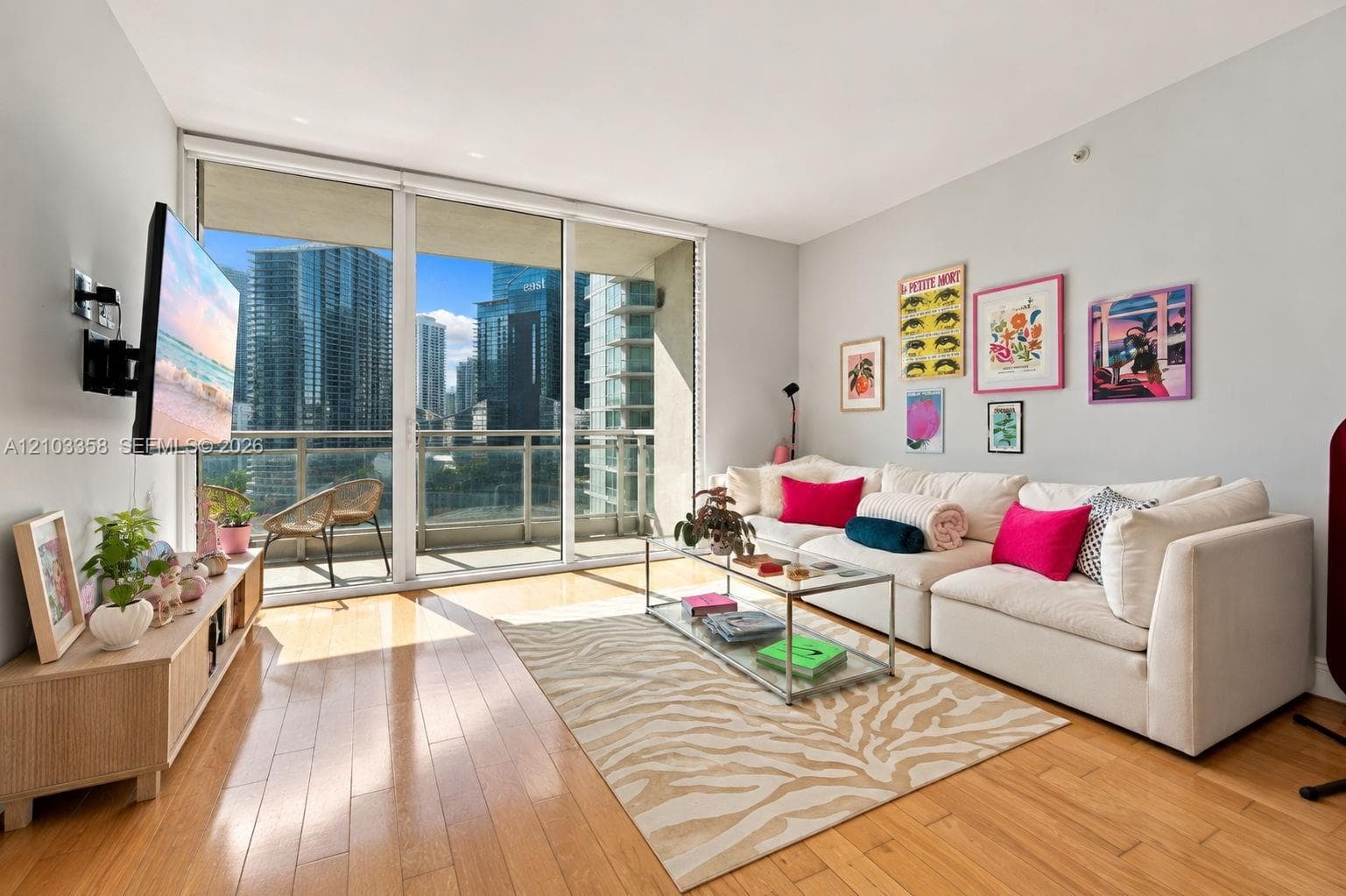 90 SW 3rd St # 2014, Miami FL 33130