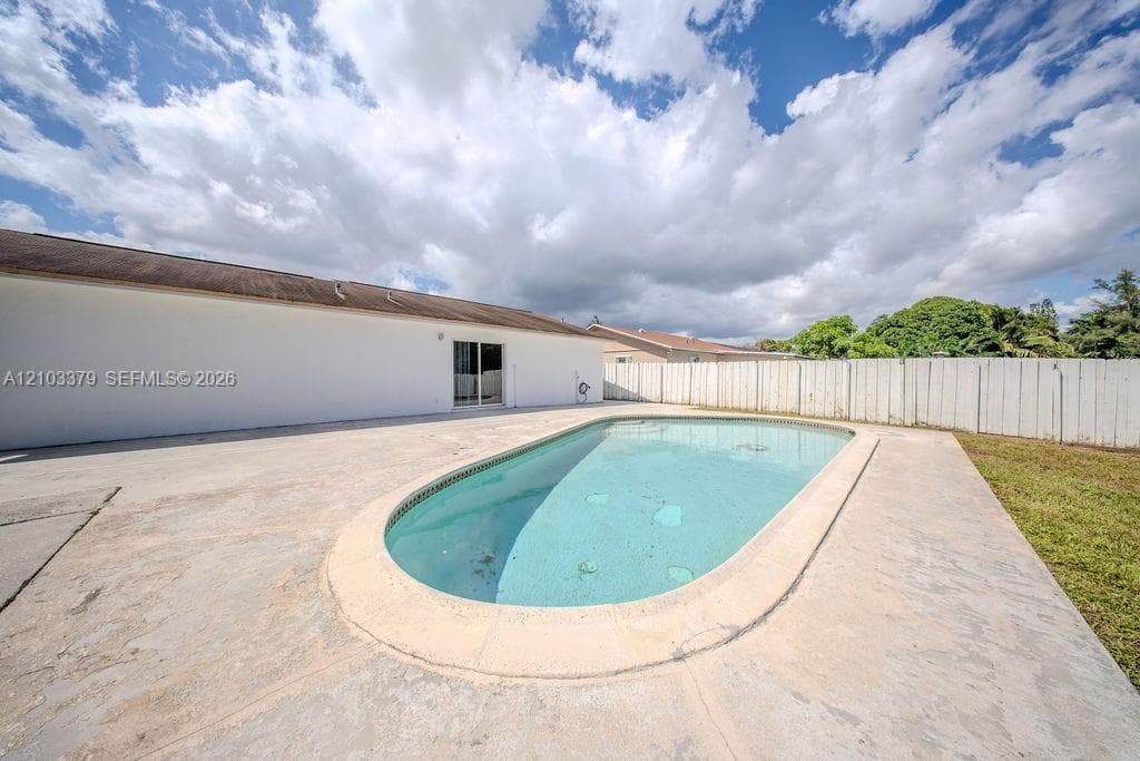 405 SW 78th Ter, North Lauderdale FL 33068
