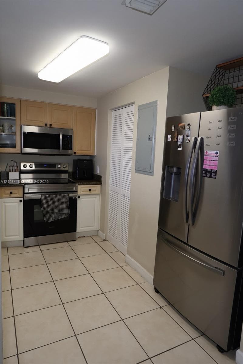 1 Glen Royal Pkwy # 1004, Miami FL 33125