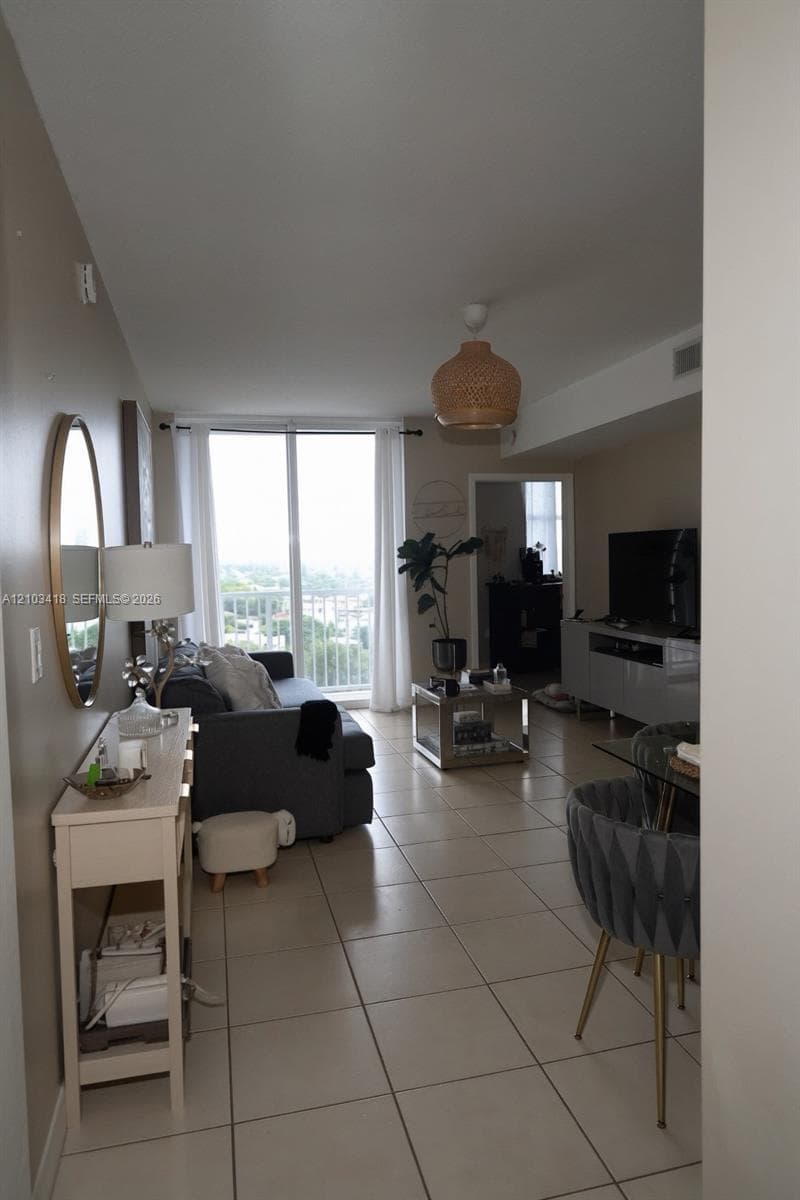 1 Glen Royal Pkwy # 1004, Miami FL 33125