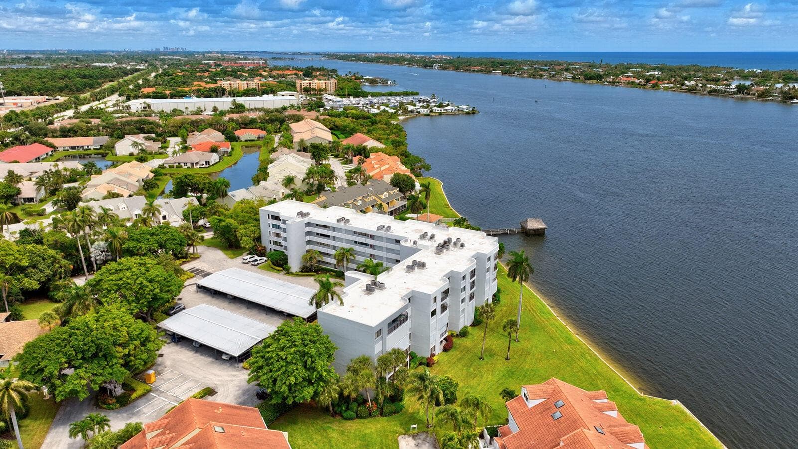 8200 LAKESHORE Drive # 2010, Hypoluxo FL 33462