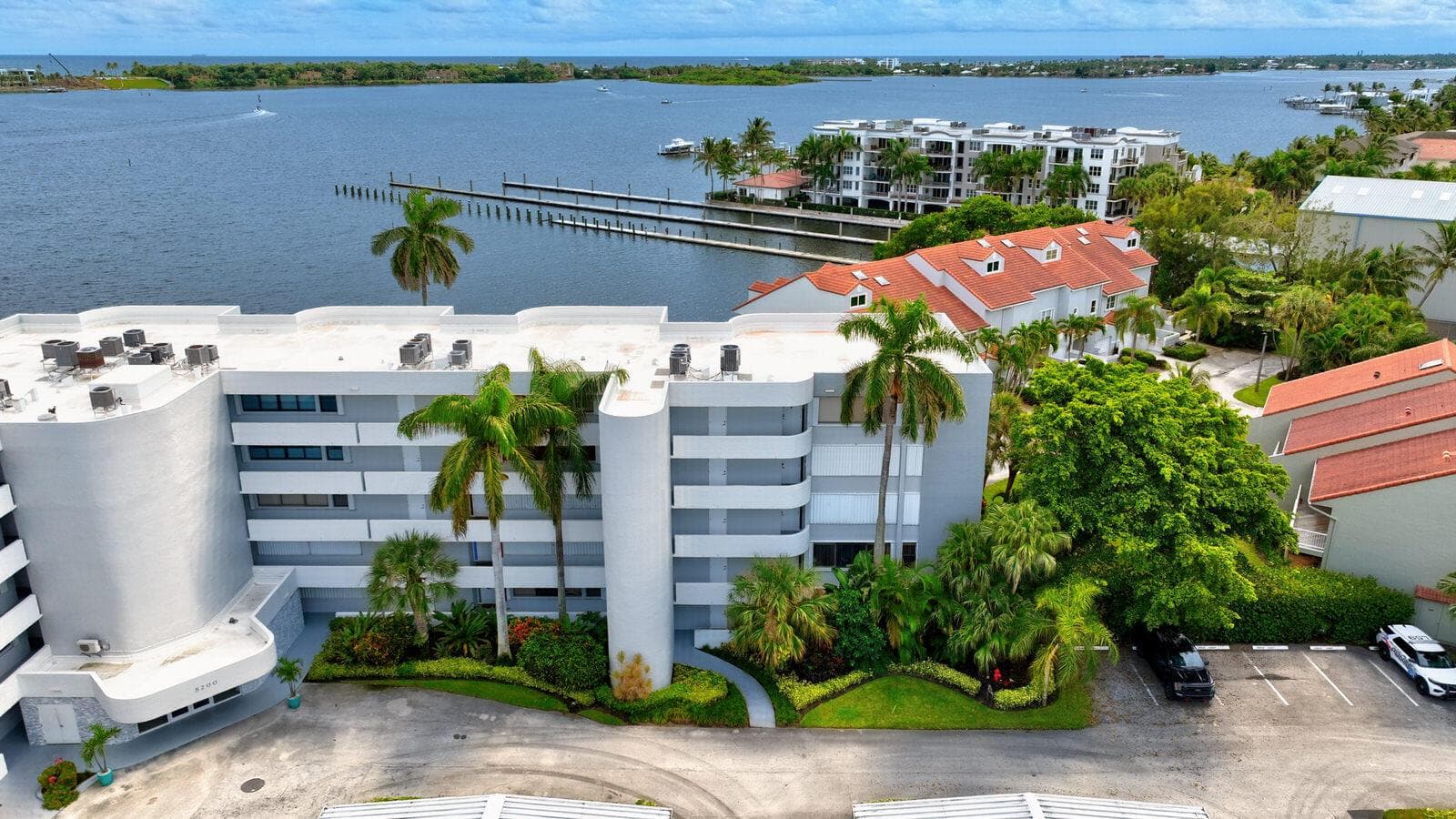 8200 LAKESHORE Drive # 2010, Hypoluxo FL 33462