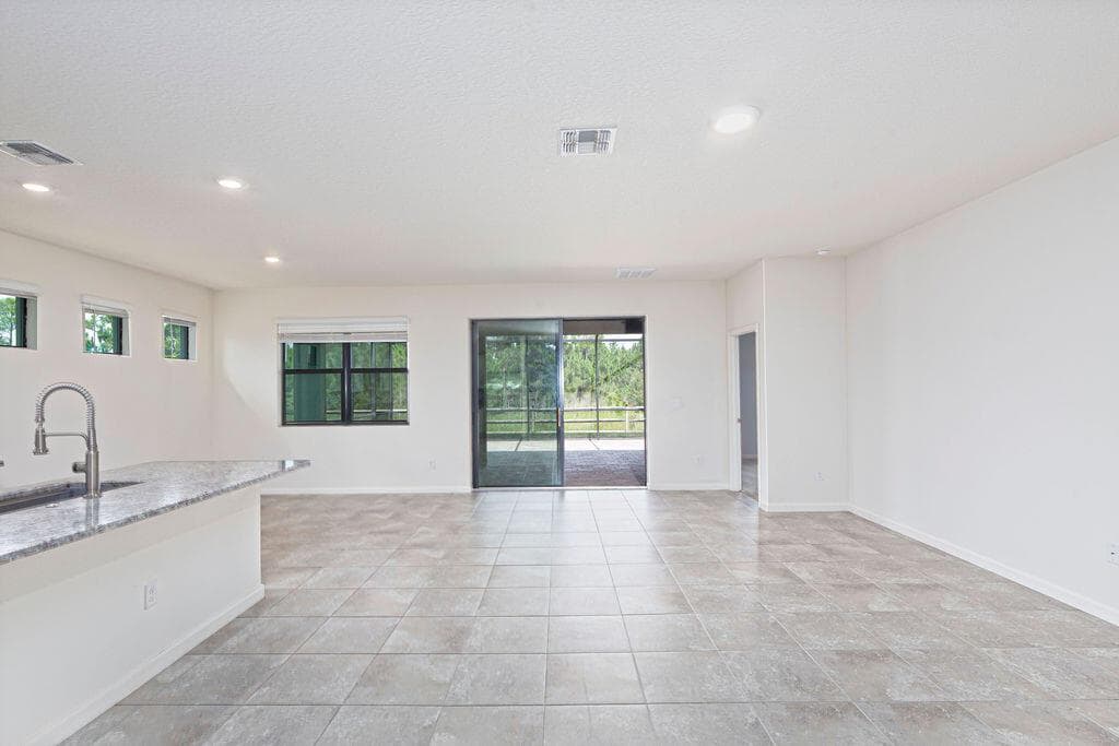 629 Old Country Rd SE, Palm Bay FL 32909