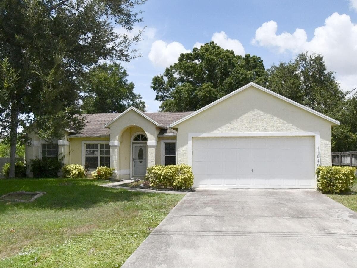 1649 SW ALVATON Avenue, Port St. Lucie FL 34953