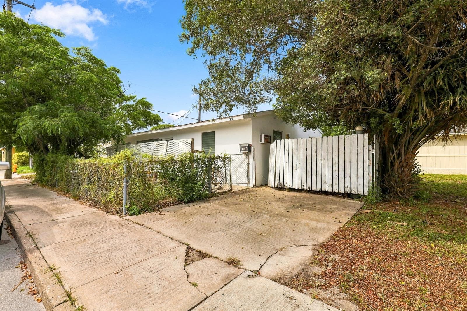 1208 3RD Avenue S, FL 33460