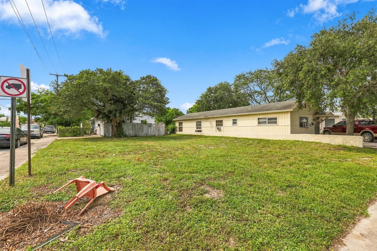 1208 3RD Avenue S, FL 33460