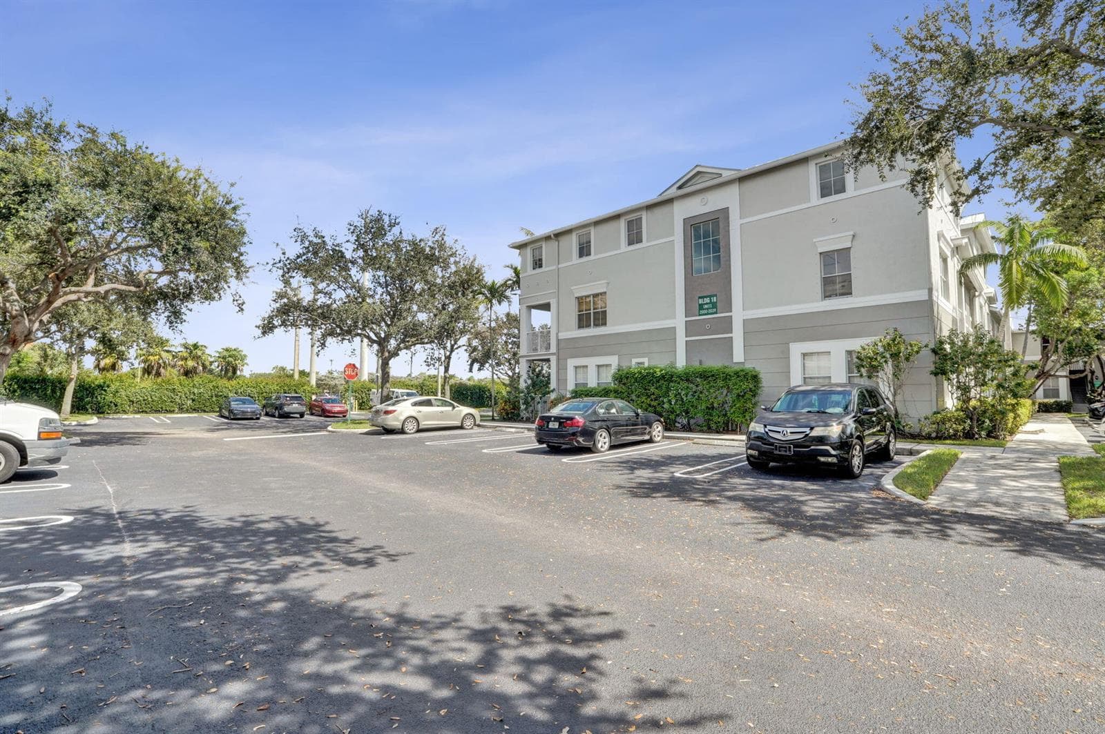 2016 SHOMA Drive # 2016, Royal Palm Beach FL 33414