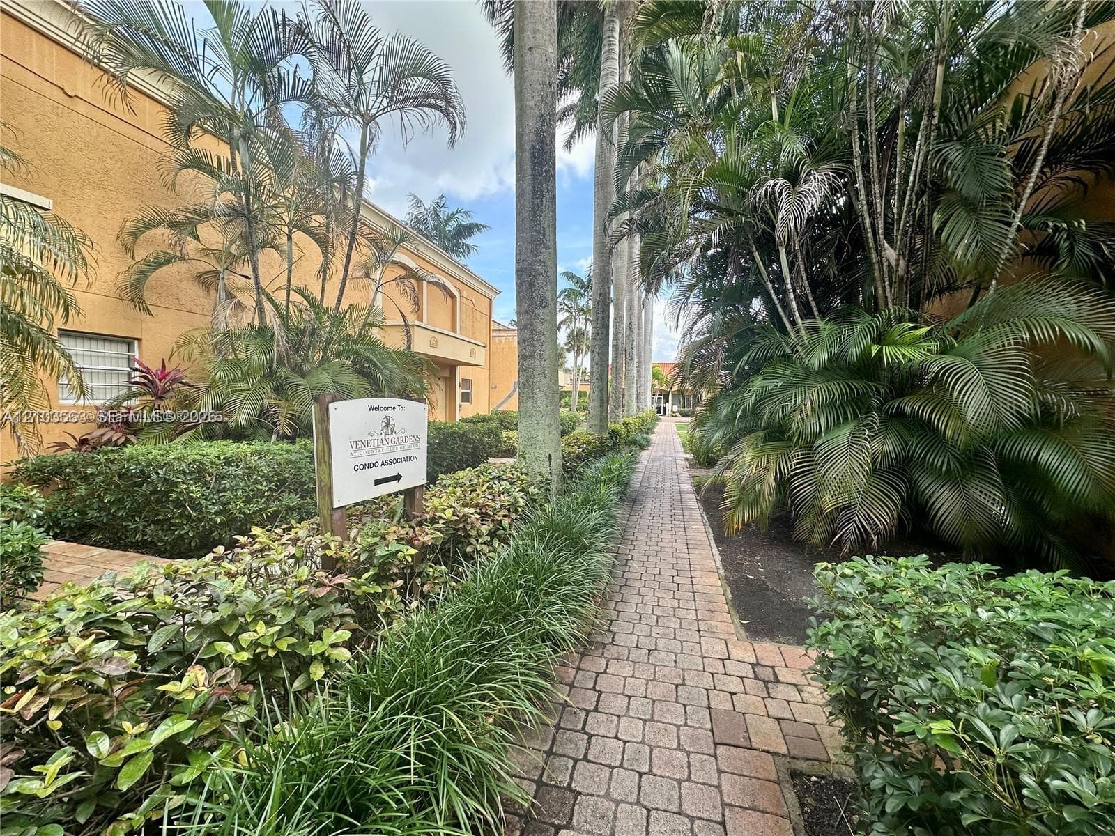 17911 NW 68th Ave # N207, Hialeah FL 33015