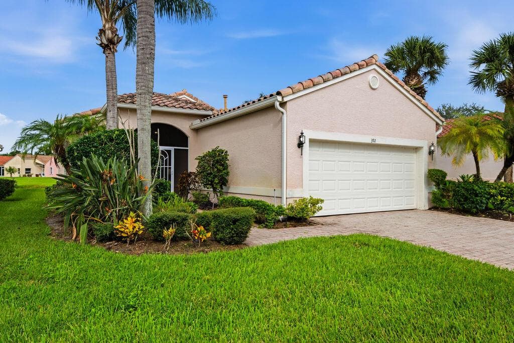 392 NW BREEZY POINT Loop, Port St. Lucie FL 34986