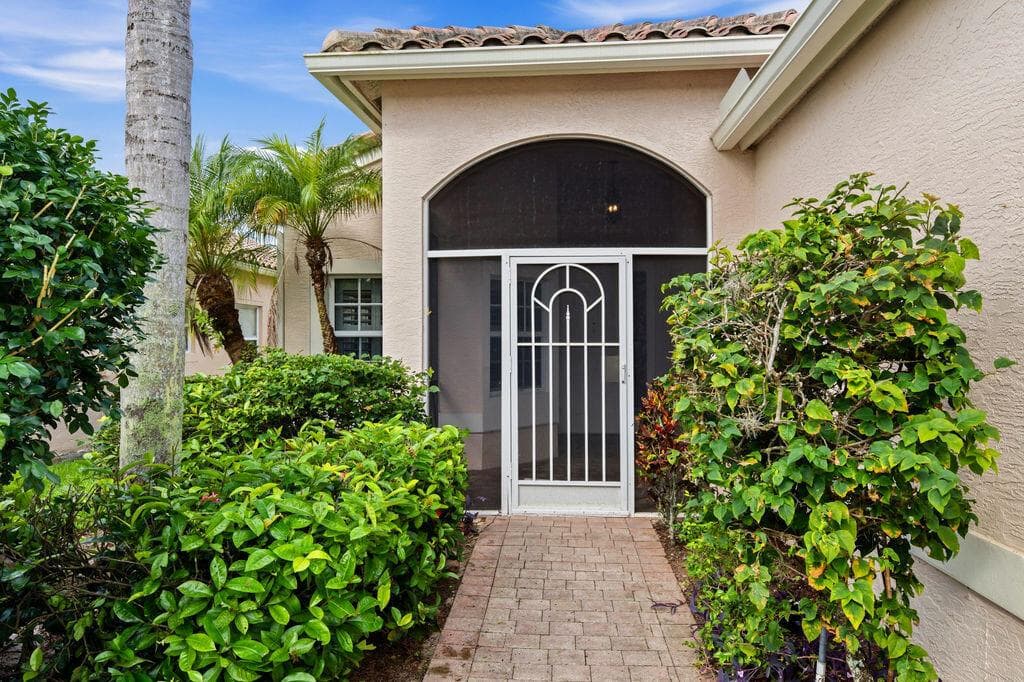 392 NW BREEZY POINT Loop, Port St. Lucie FL 34986