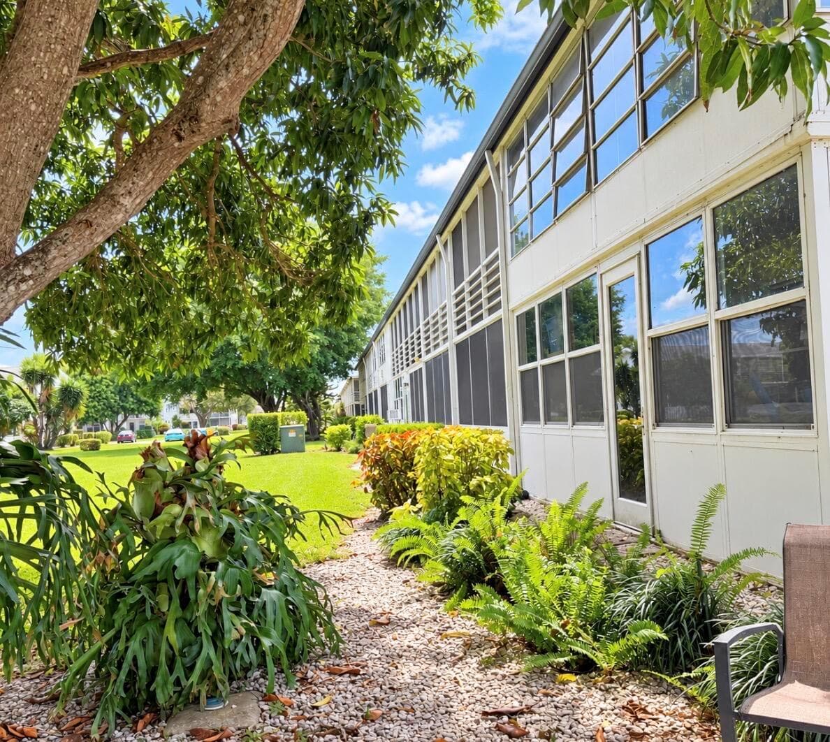 228 NORTHAMPTON L # 228, West Palm Beach FL 33417