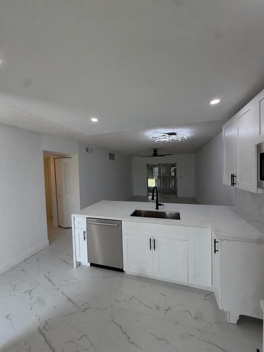 2161 NE 1ST Court # 105, Boynton Beach FL 33435