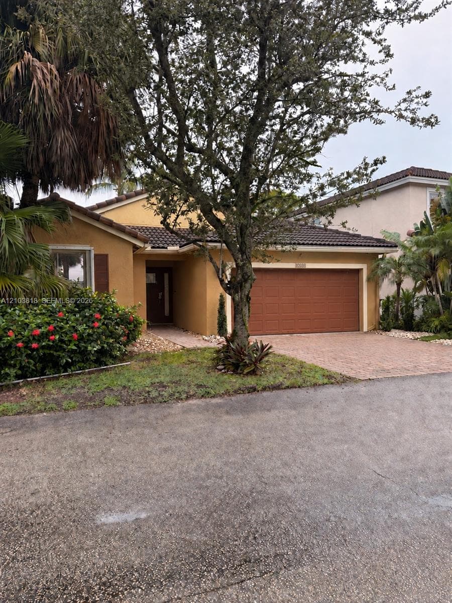 5292 SW 38th Ave, Hollywood FL 33312