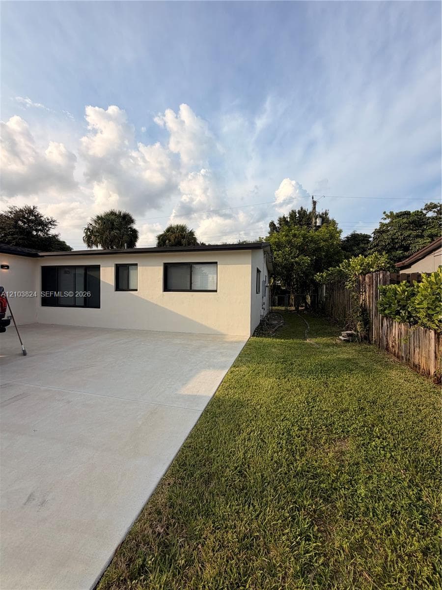 6211 NW 16th Ct, Sunrise FL 33313
