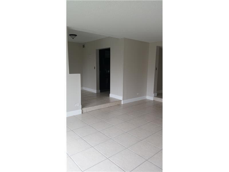 3730 Inverrary Drive # 2X, Lauderhill FL 33319