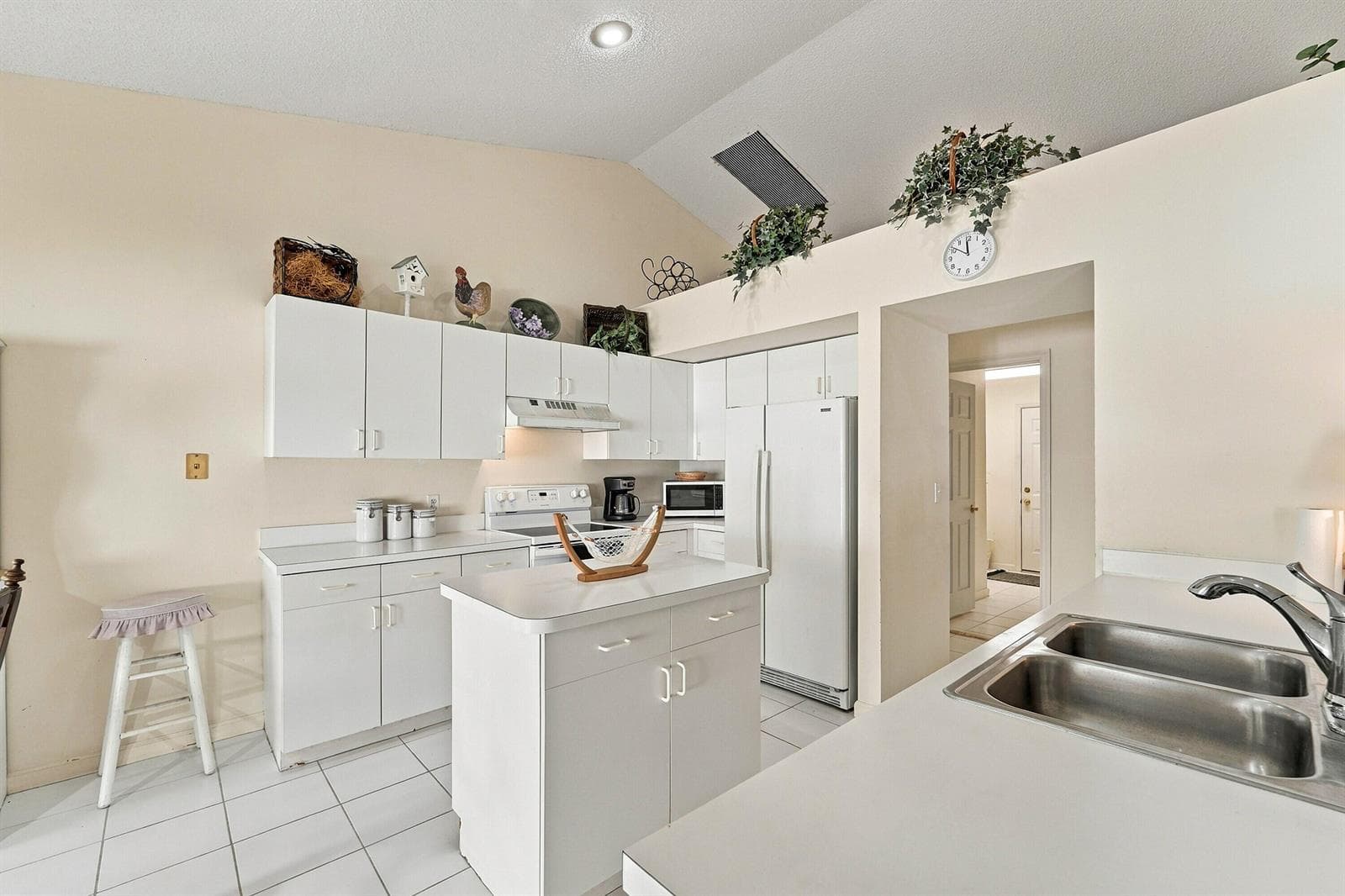 3705 BEACHWOOD Drive, Delray Beach FL 33445