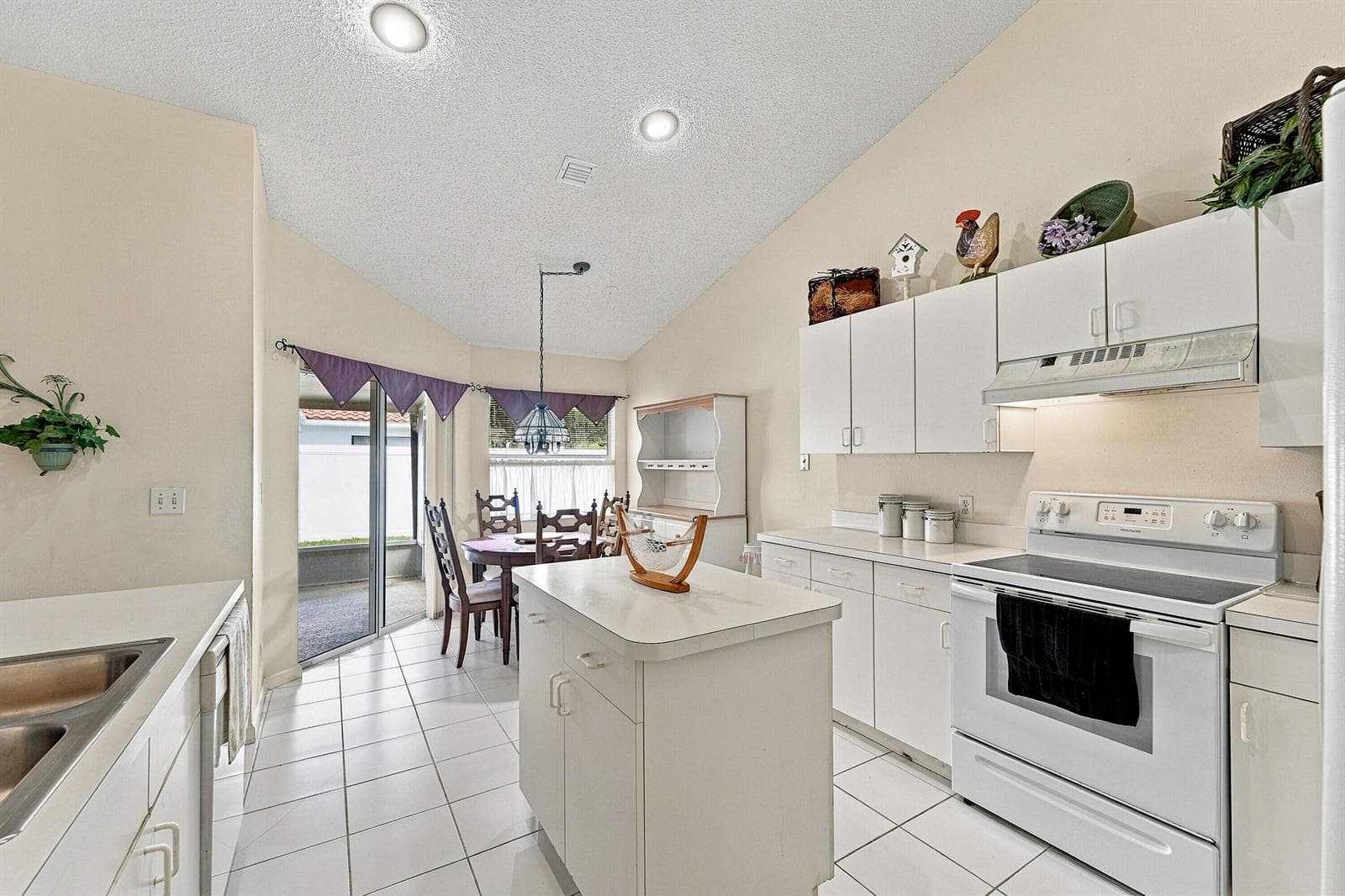 3705 BEACHWOOD Drive, Delray Beach FL 33445