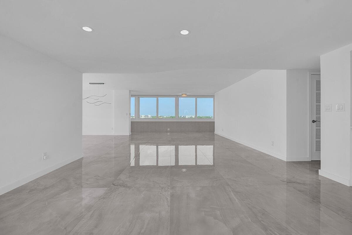201 N Riverside Drive # 802, Pompano Beach FL 33062