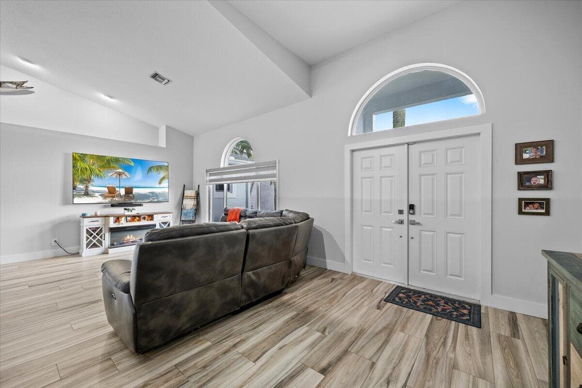 264 MALIBU Circle, FL 33413