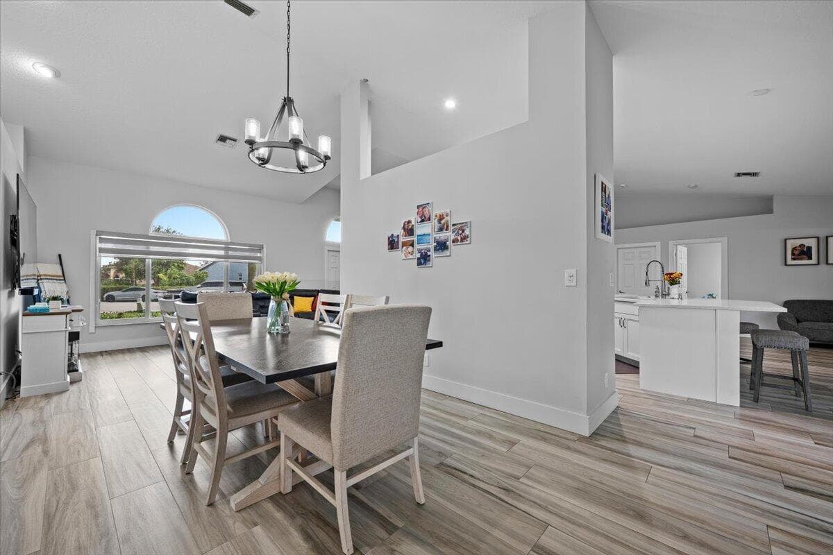 264 MALIBU Circle, FL 33413