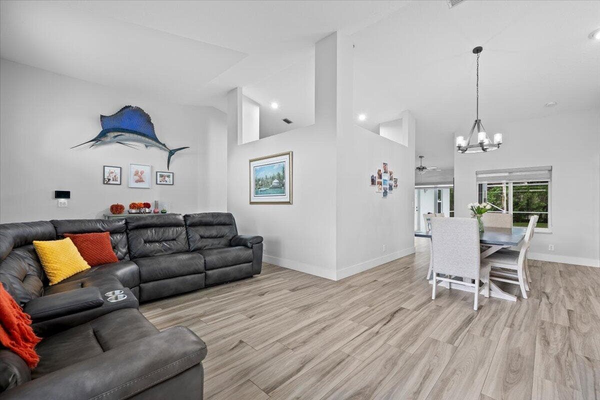 264 MALIBU Circle, FL 33413