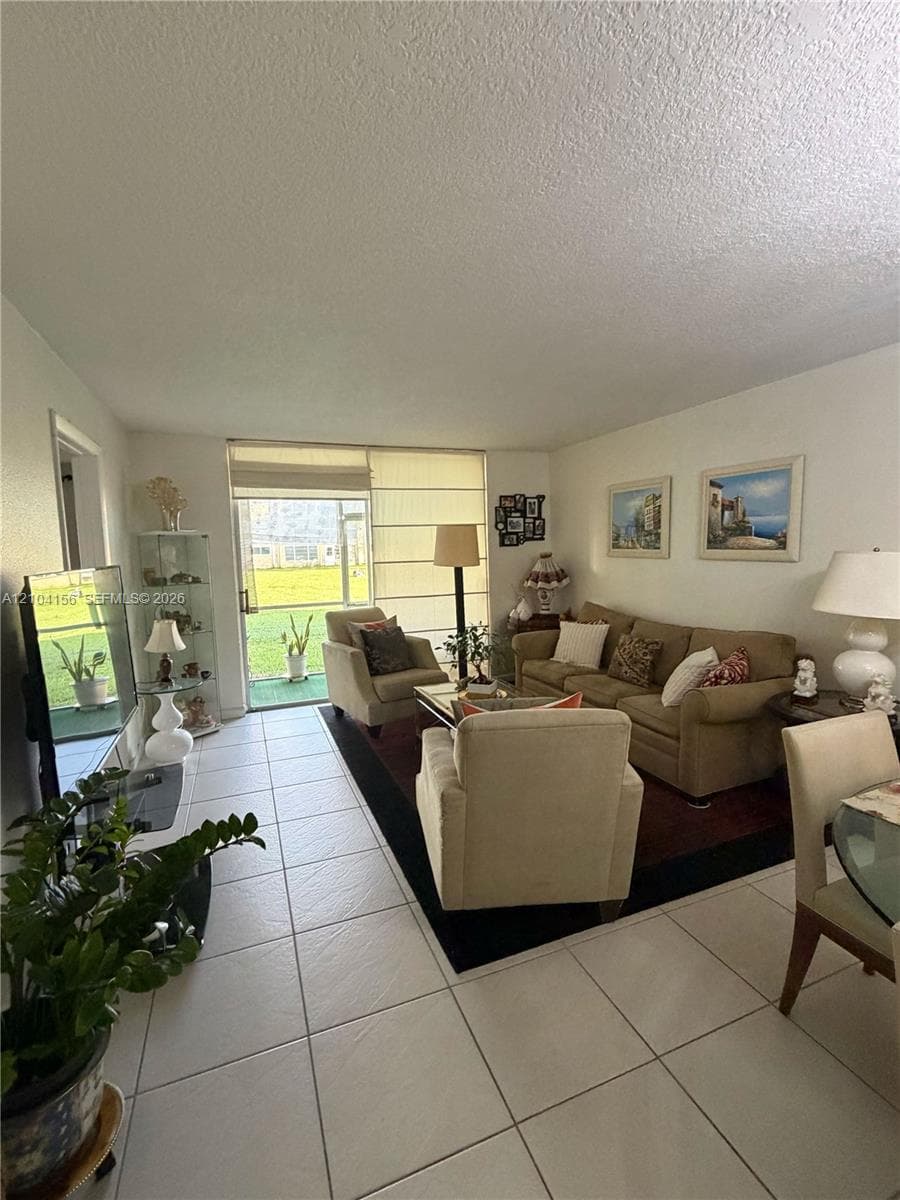 8880 Sunrise Lakes Blvd # 101, Sunrise FL 33322