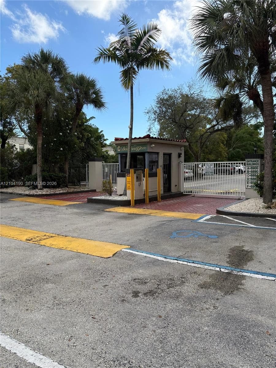 6900 N Kendall Dr # A102, Pinecrest FL 33156