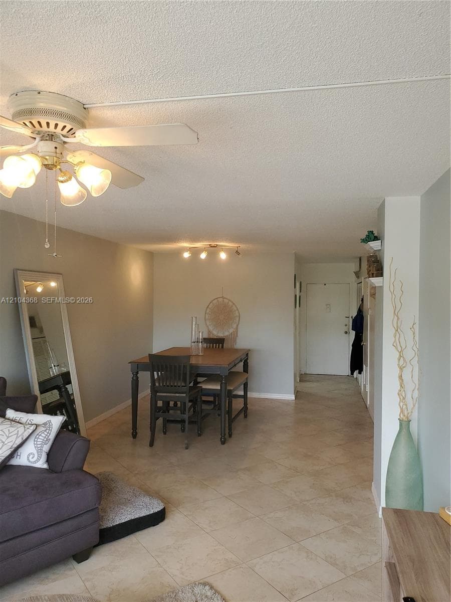 2555 NE 11th St # 301, Fort Lauderdale FL 33304