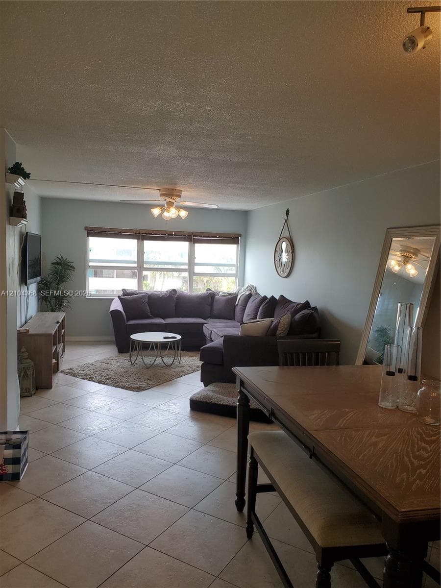 2555 NE 11th St # 301, Fort Lauderdale FL 33304