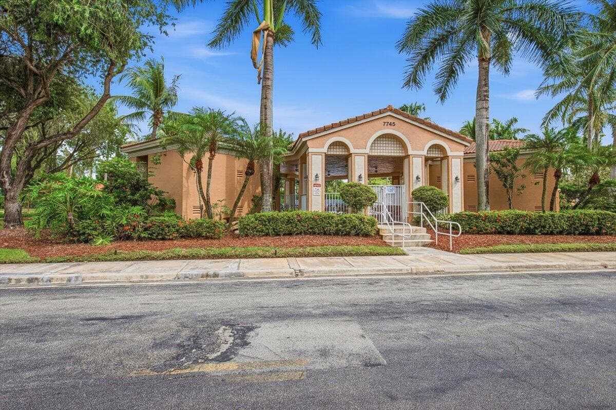 7715 YARDLEY Drive # 313, Tamarac FL 33321